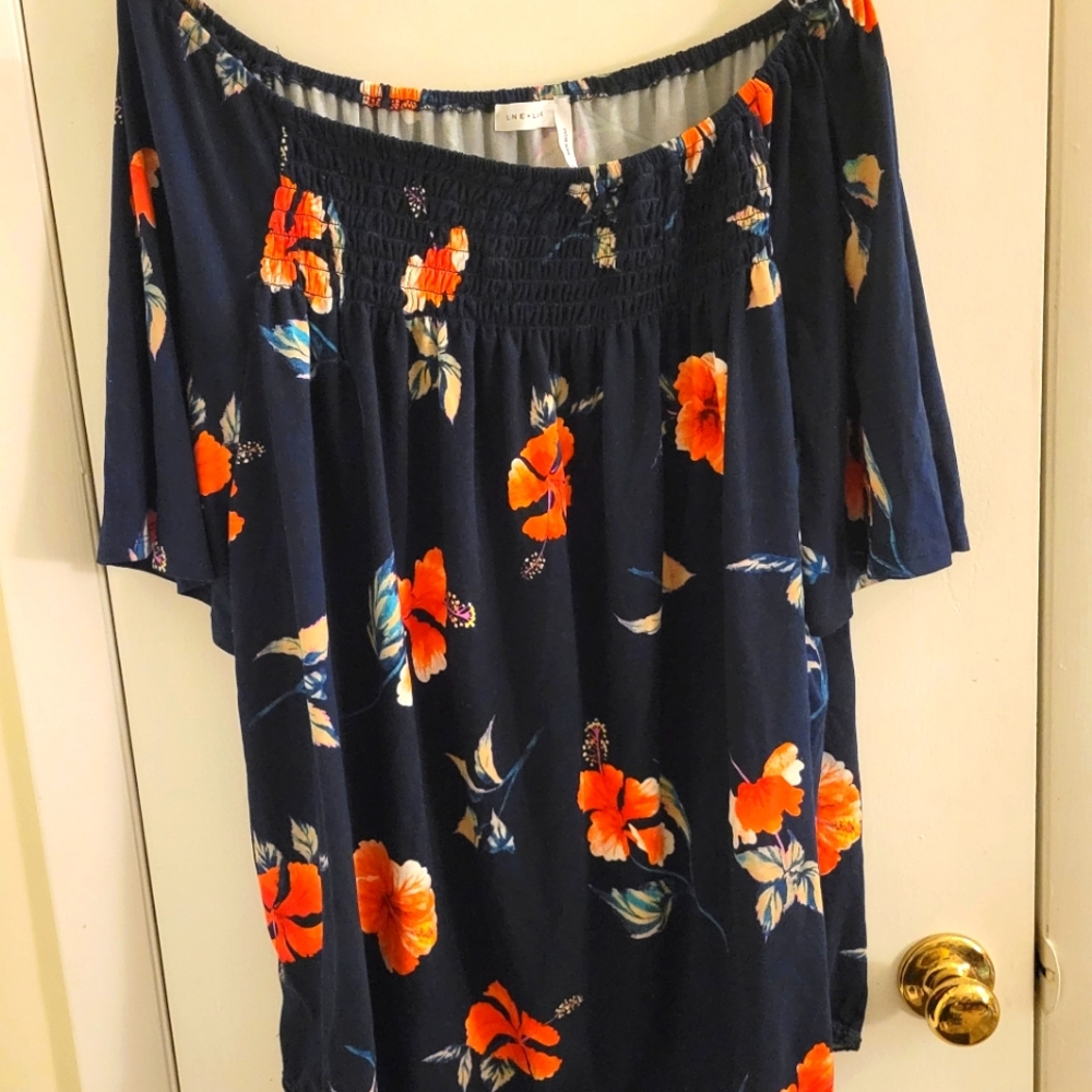 Size 3x/4x Off the Shoulder Top